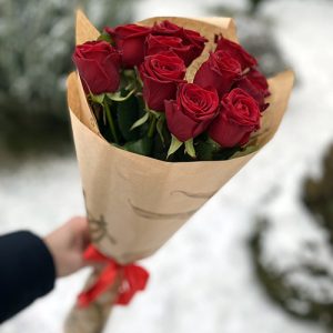 букет из 11 красных роз в Мелитополе фото