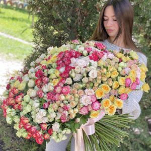 самый большой букет кустовой розы в Украине