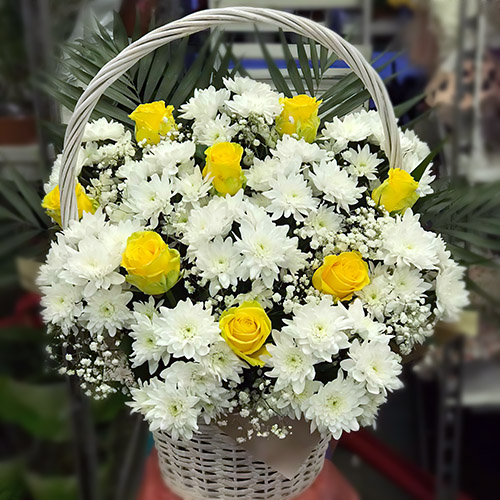 Фото товара Корзина "Белые хризантемы, жёлтые розы" в Мелитополе